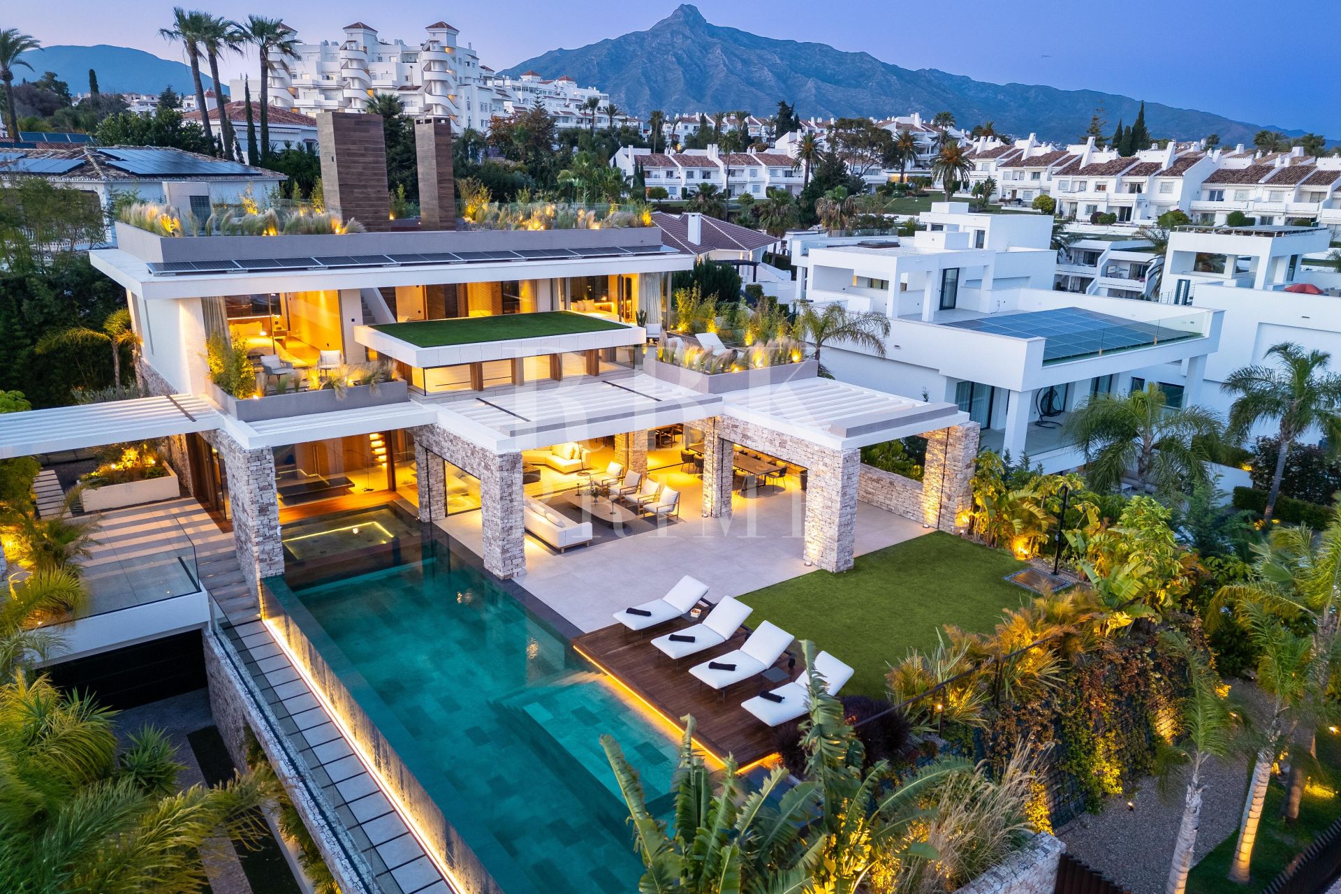 Available - Villa - Málaga - Costa del Sol