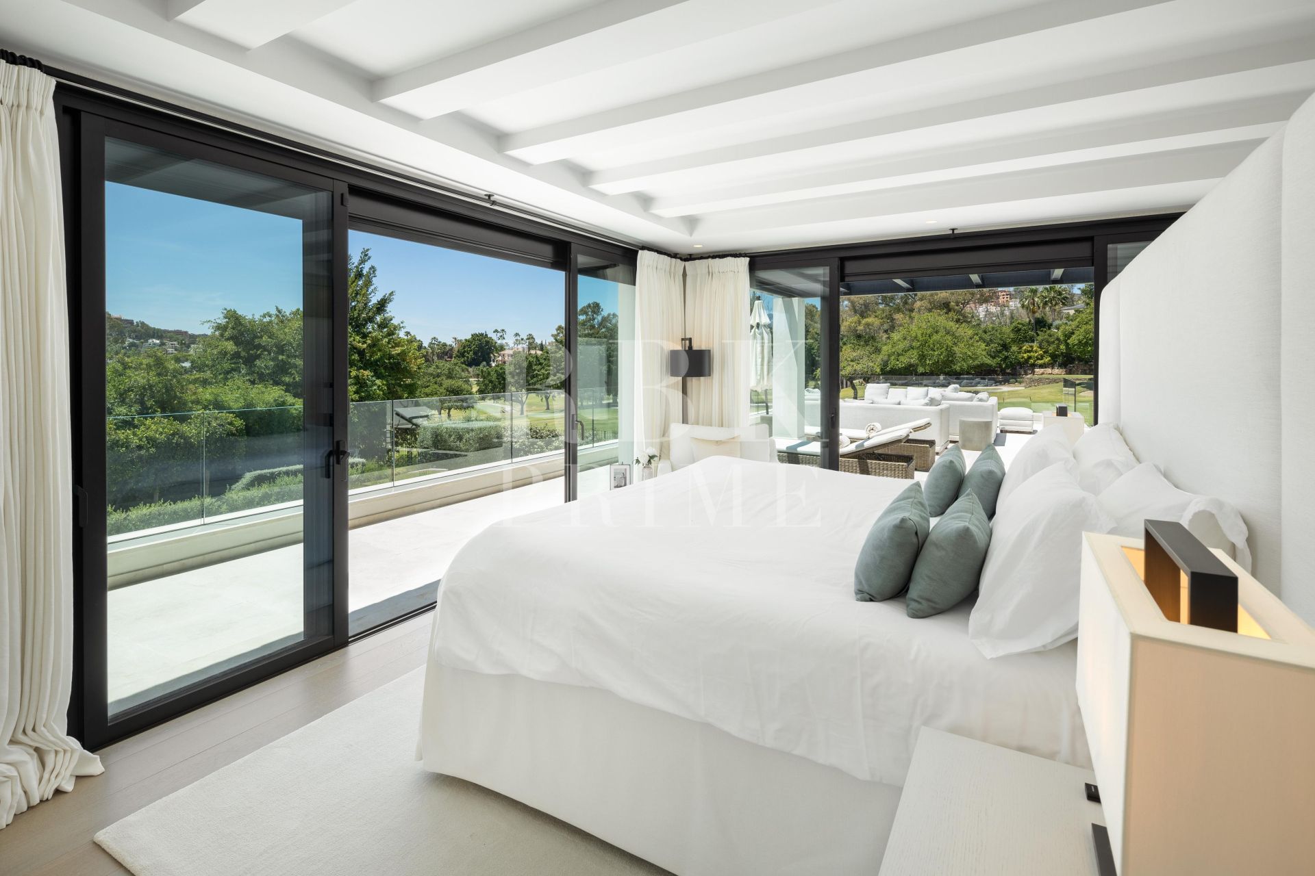 Available - Villa - Málaga - Costa del Sol