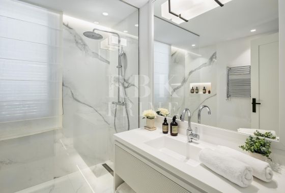 Available - Villa - Málaga - Costa del Sol