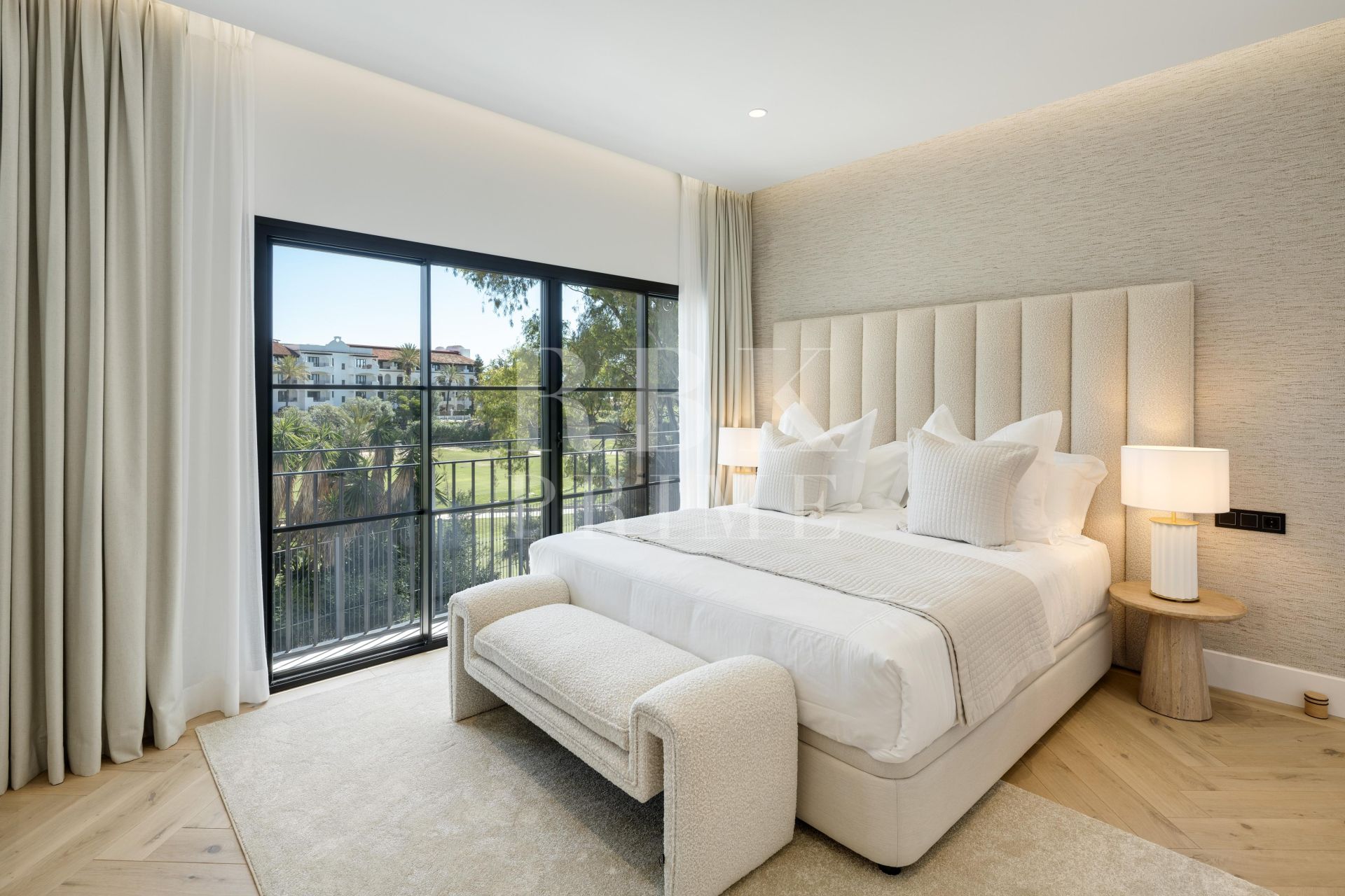 Available - Villa - Málaga - Costa del Sol