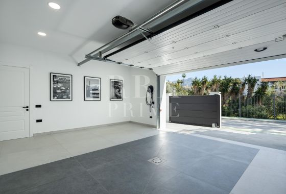 Villa · Available - Málaga