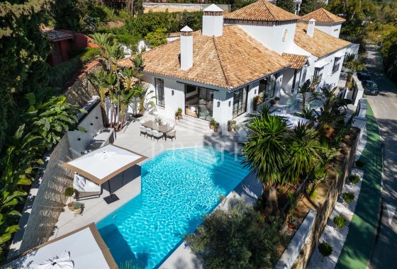 Villa · Available - Málaga