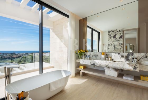 Villa · Available - Málaga