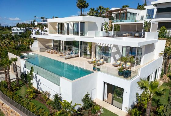 Villa · Available - Málaga