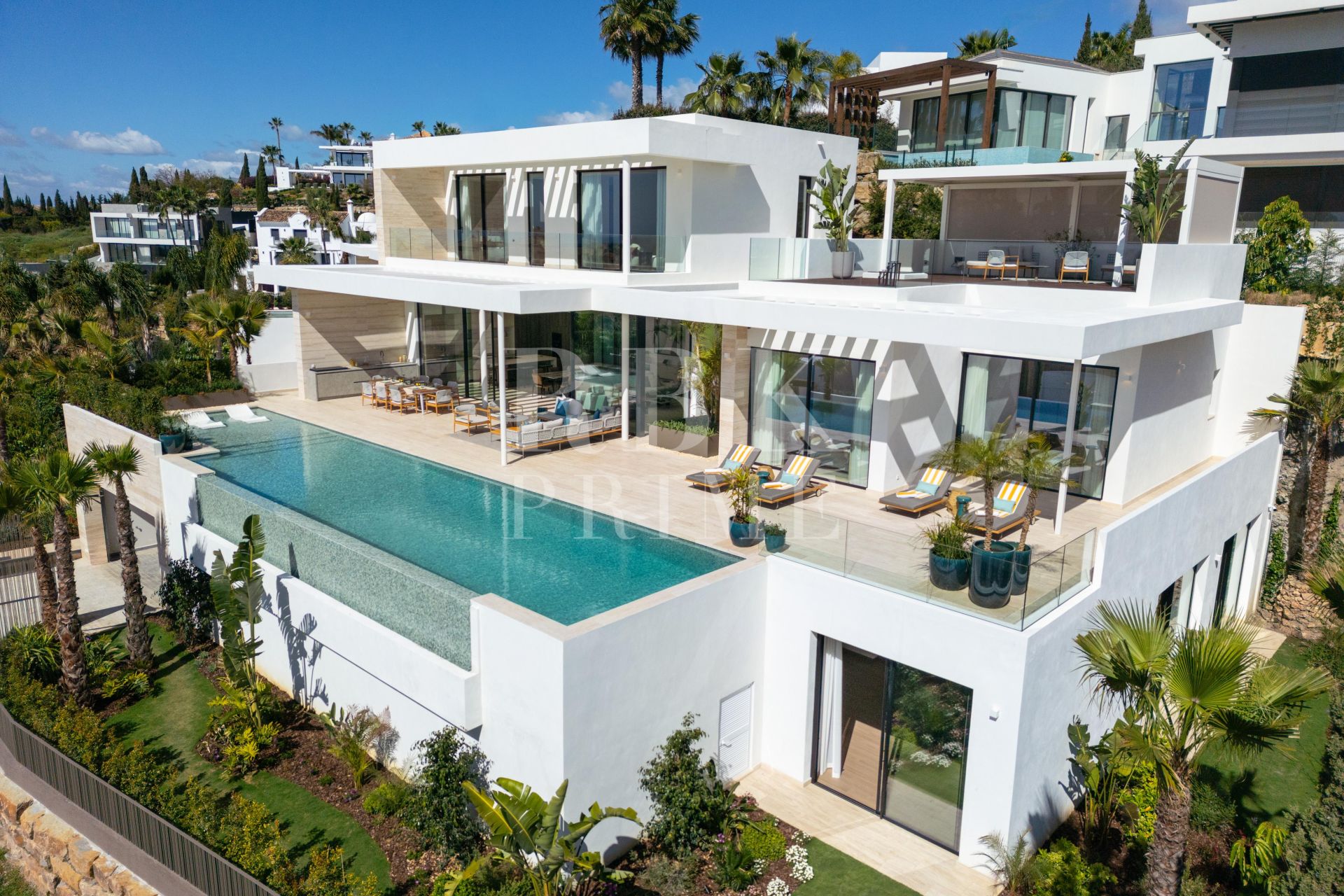 Available - Villa - Málaga - Costa del Sol