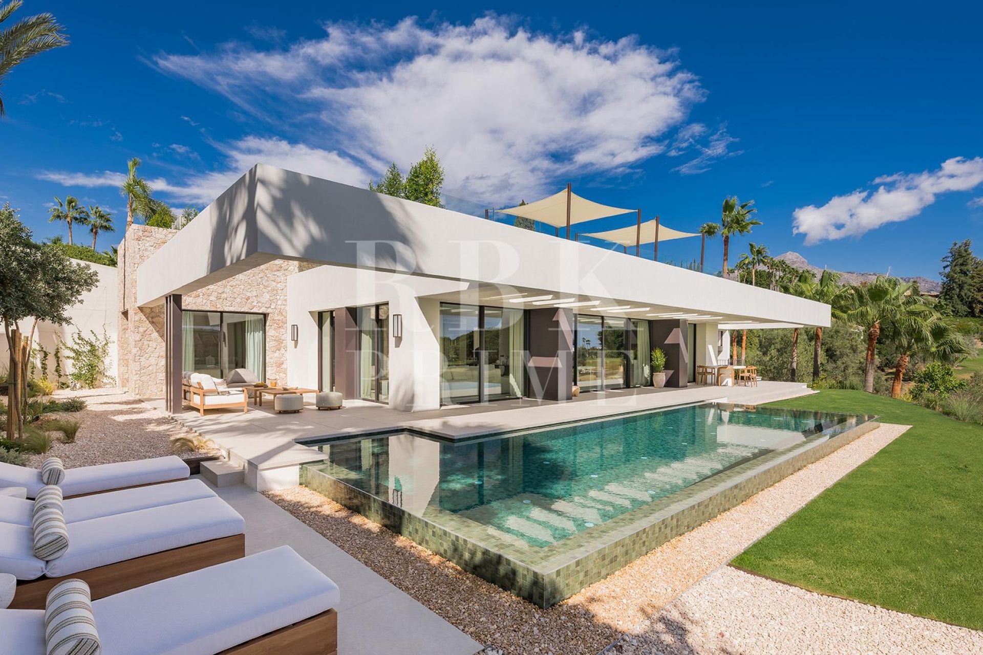 Available - Villa - Málaga - Costa del Sol