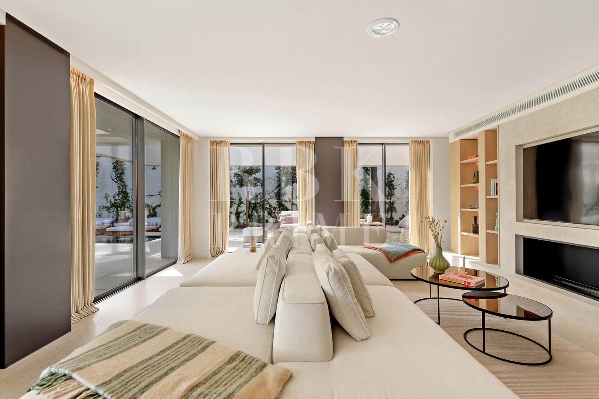 Available - Villa - Málaga - Costa del Sol