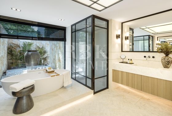 Available - Villa - Málaga - Costa del Sol