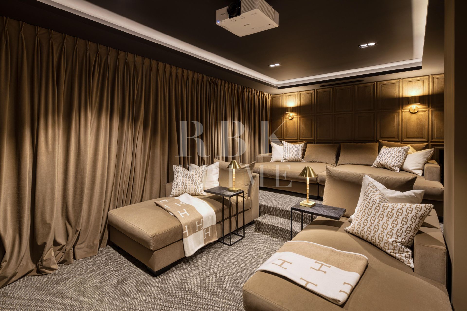 Available - Villa - Málaga - Costa del Sol