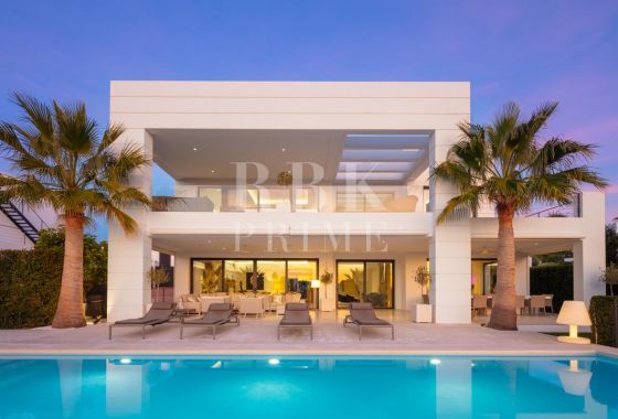Villa · Available - Málaga