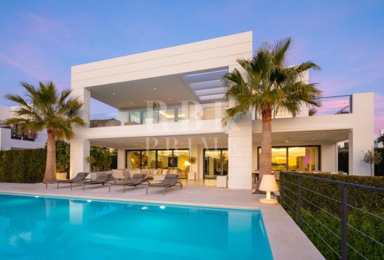 Villa · Available - Málaga
