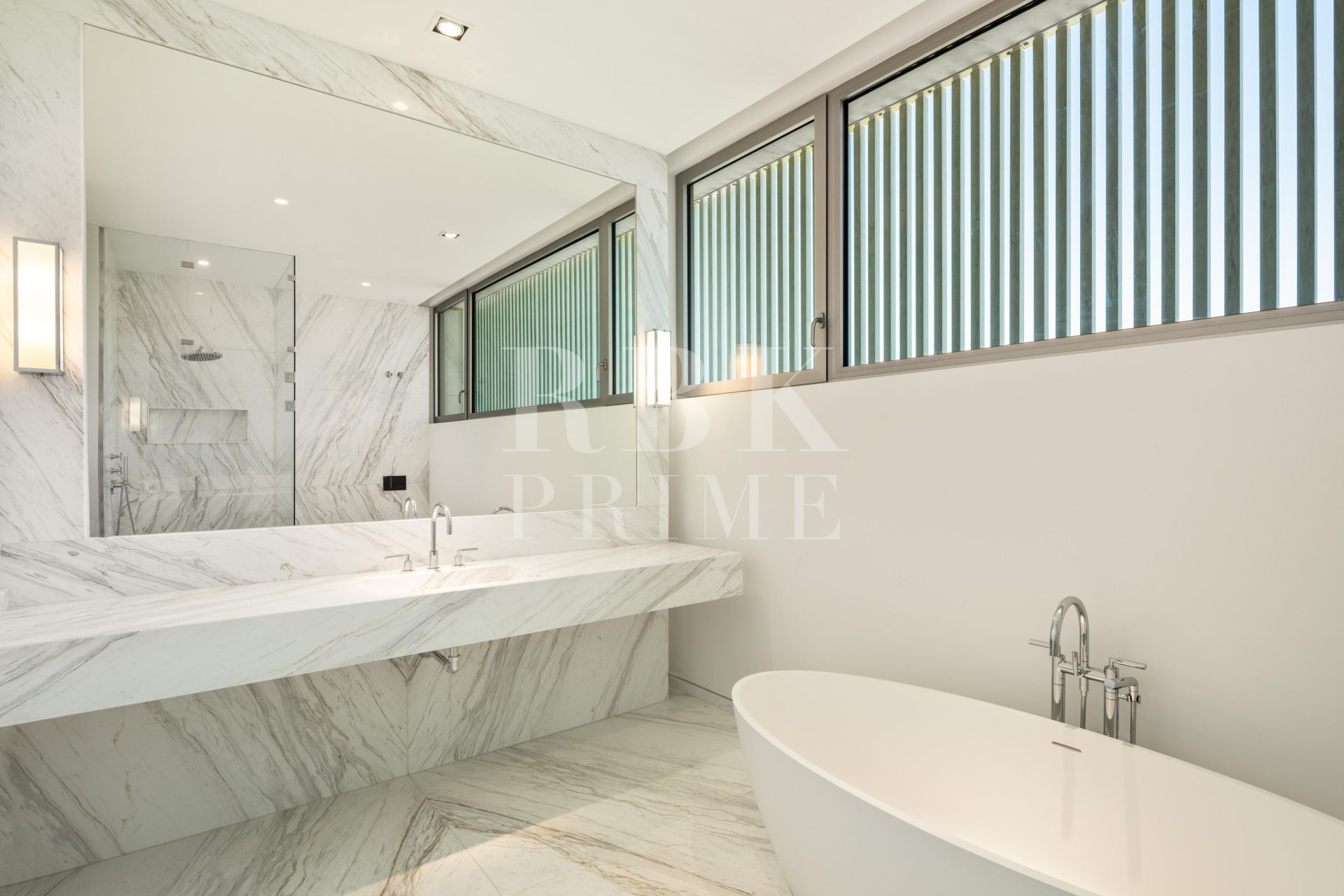 Available - Villa - Málaga - Costa del Sol