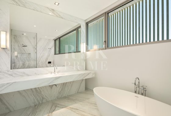 Villa · Available - Málaga