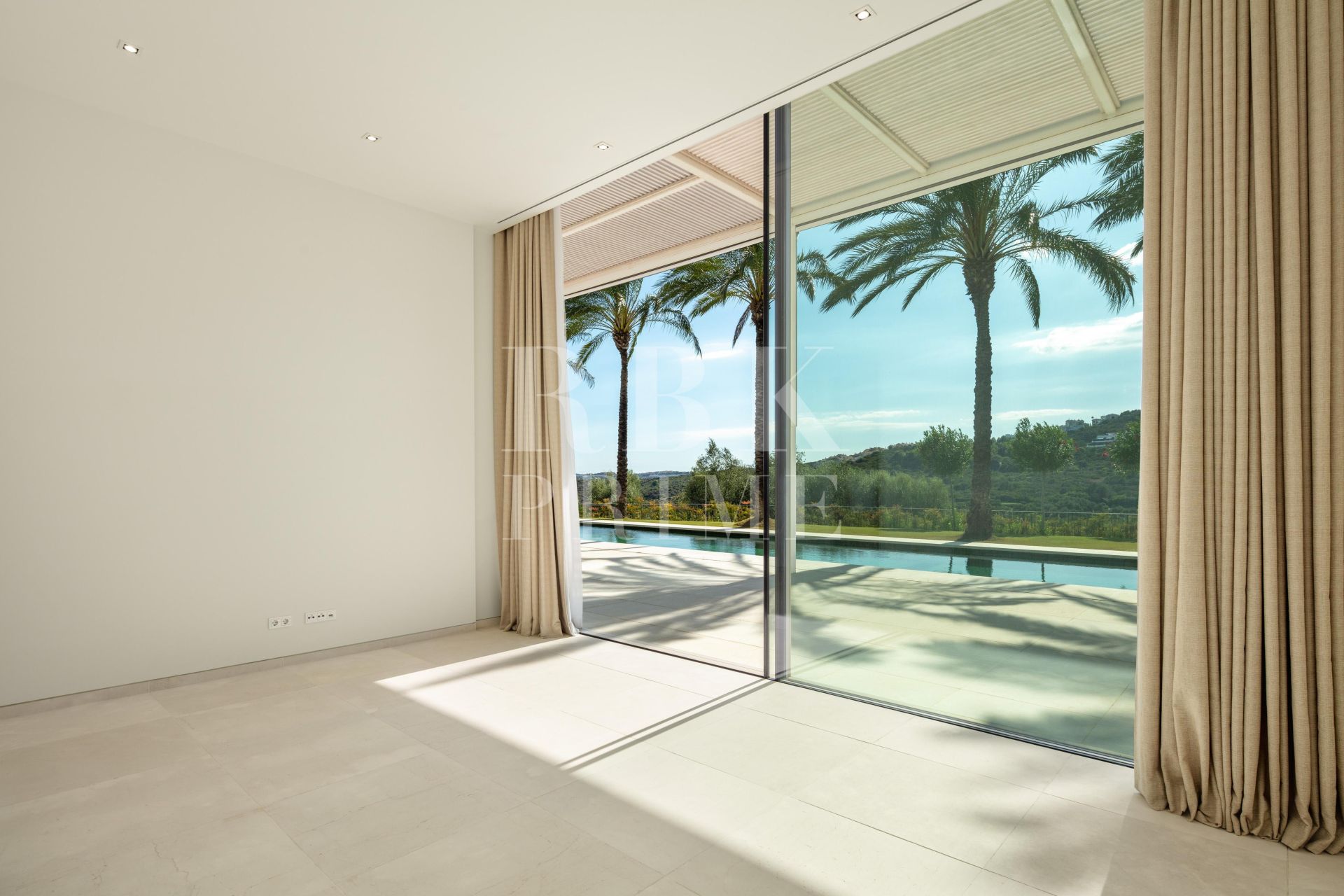 Available - Villa - Málaga - Costa del Sol