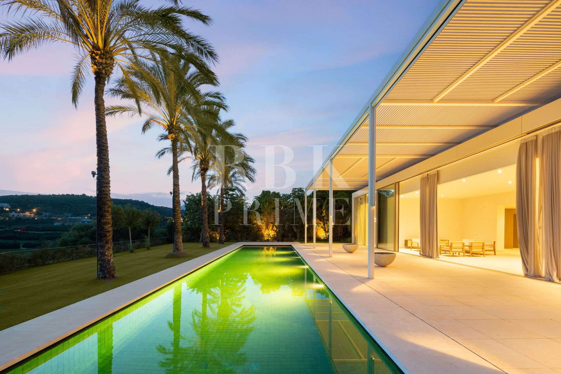 Available - Villa - Málaga - Costa del Sol
