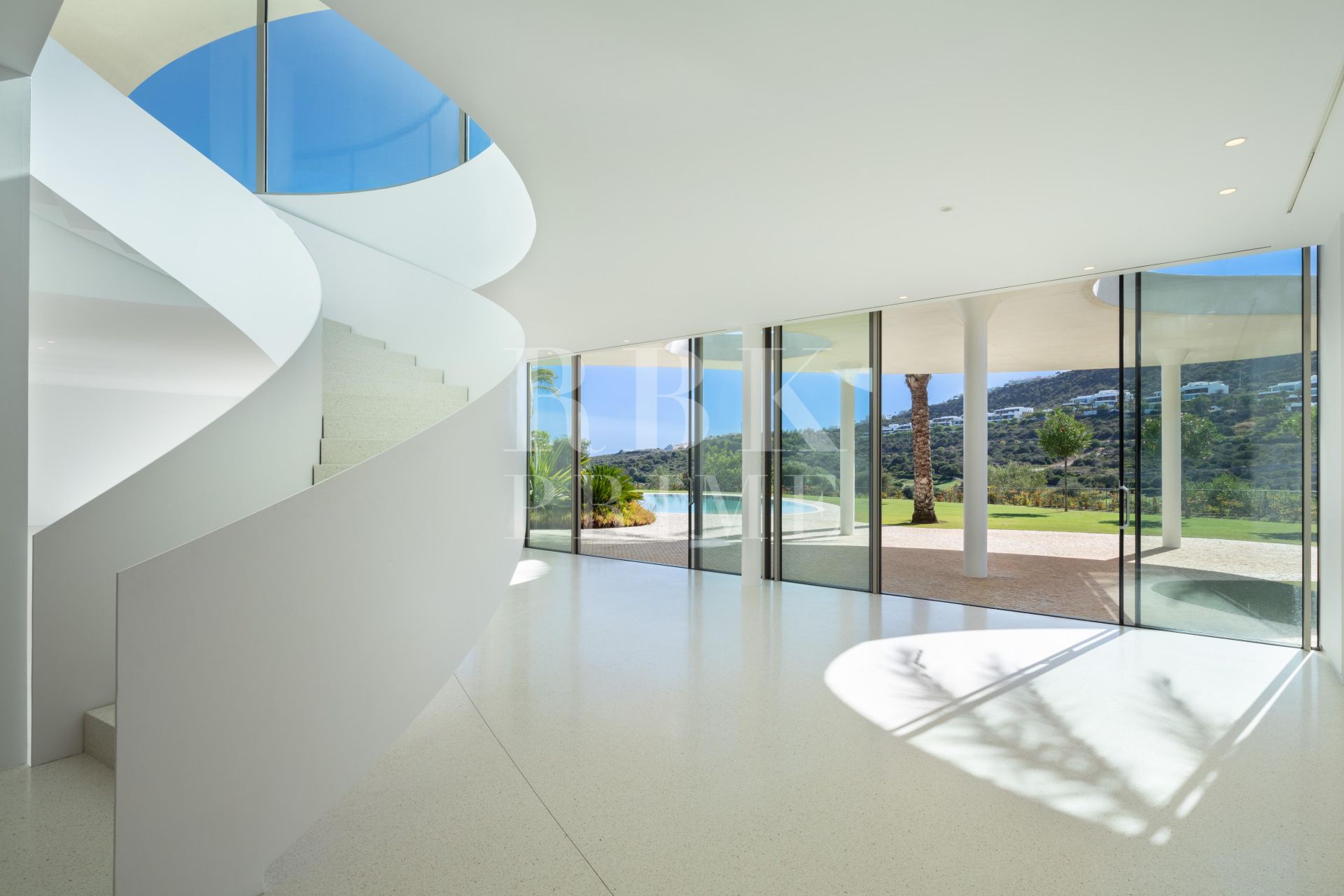 Available - Villa - Málaga - Costa del Sol