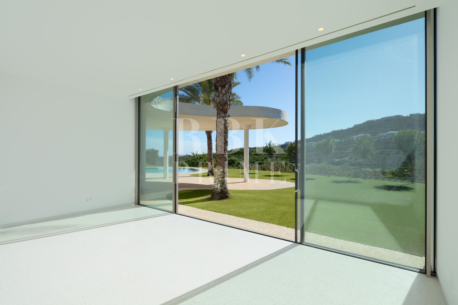Available - Villa - Málaga - Costa del Sol