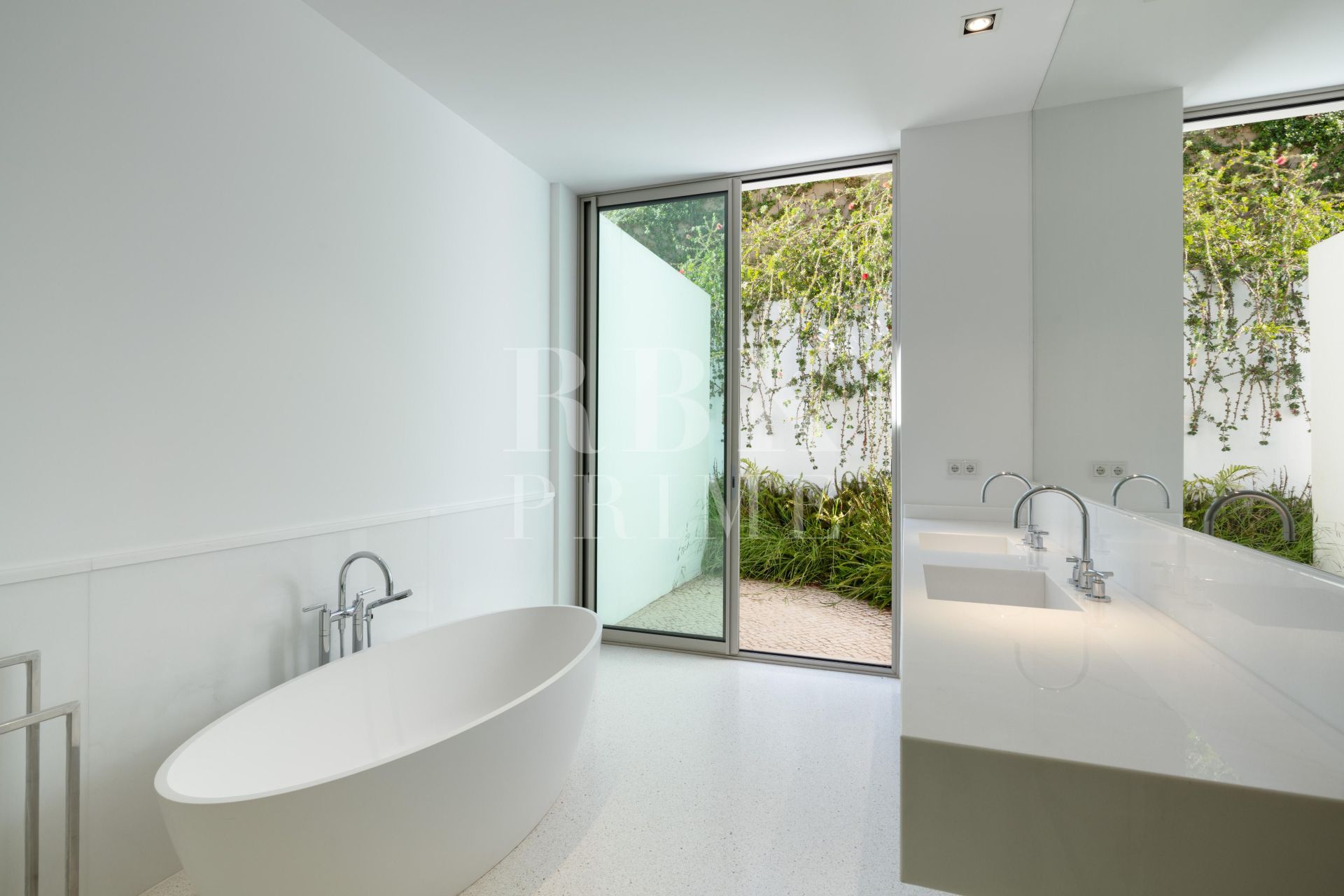 Available - Villa - Málaga - Costa del Sol
