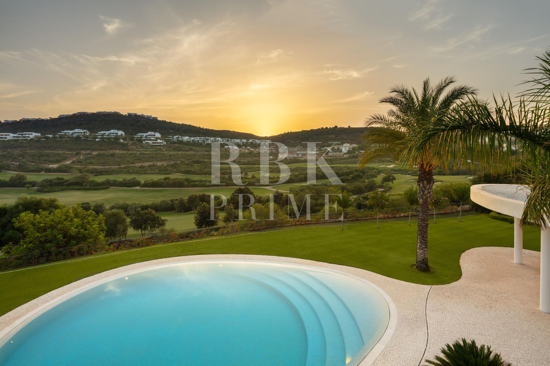 Available - Villa - Málaga - Costa del Sol