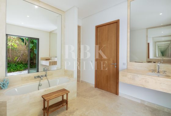 Villa · Available - Málaga