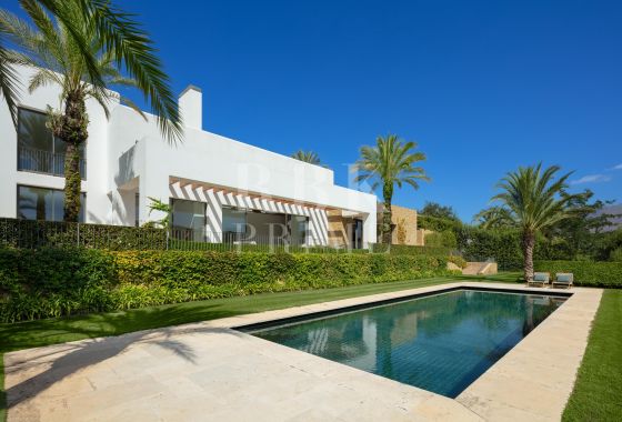 Villa · Available - Málaga