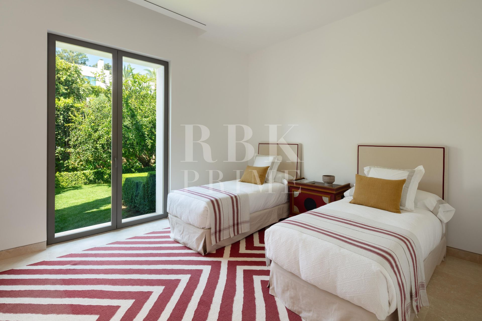 Available - Villa - Málaga - Costa del Sol