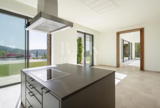 Villa · Available - Málaga