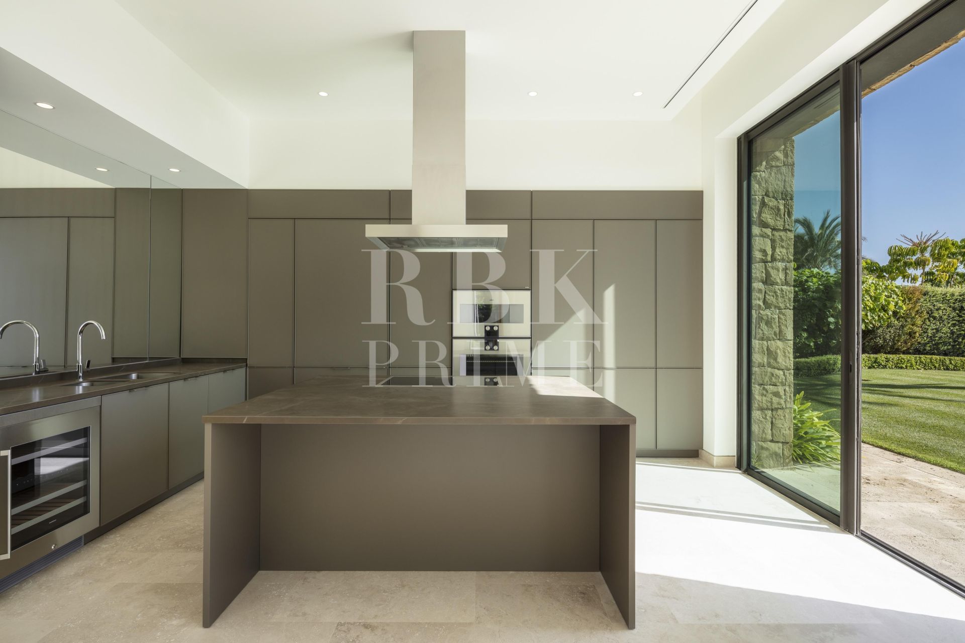 Available - Villa - Málaga - Costa del Sol