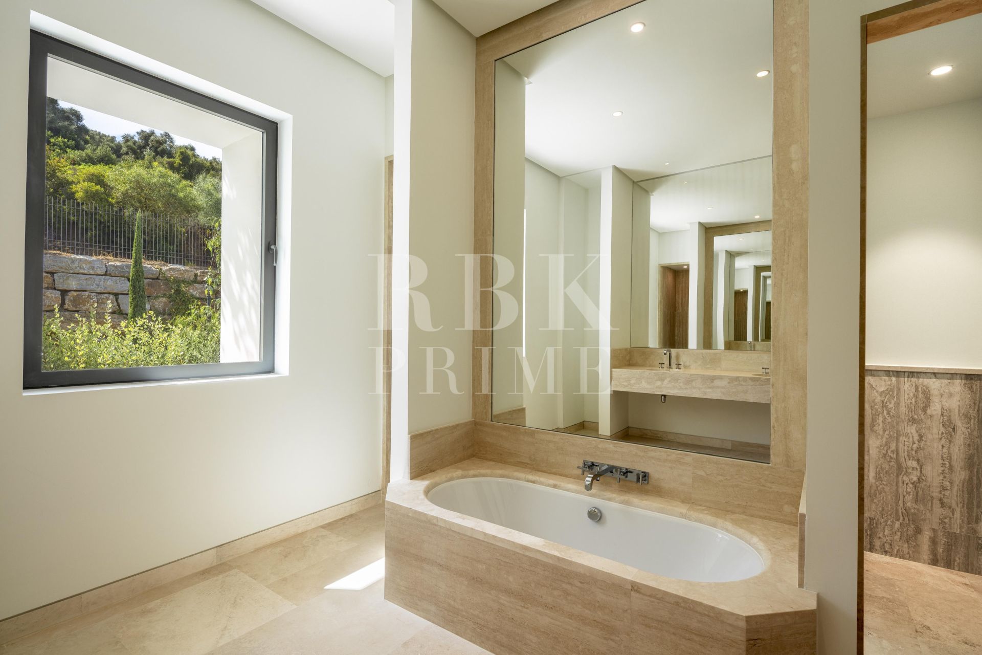 Available - Villa - Málaga - Costa del Sol