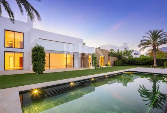 Villa · Available - Málaga