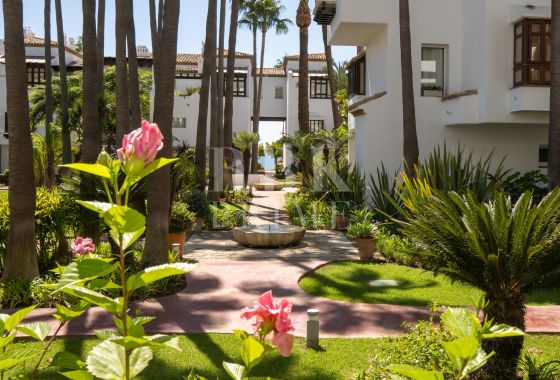 Apartment · Available - Marbella · Málaga