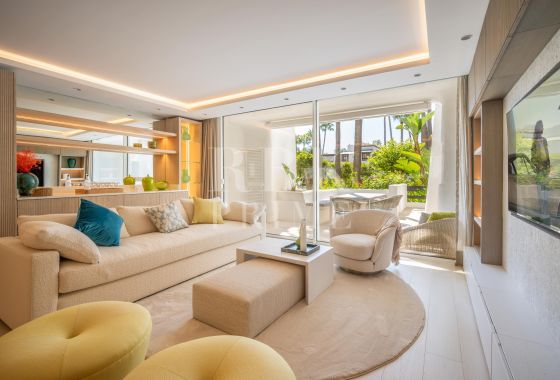Apartment · Available - Marbella · Málaga