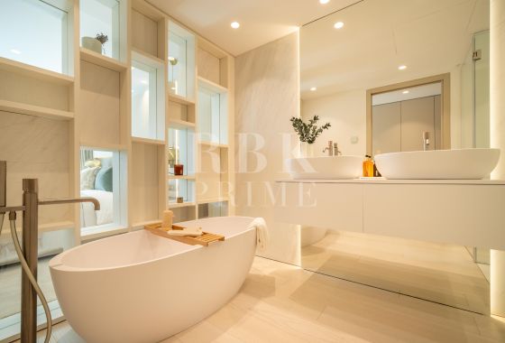 Apartment · Available - Marbella · Málaga