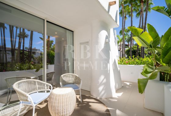 Apartment · Available - Marbella · Málaga