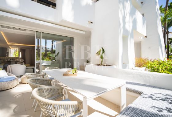 Apartment · Available - Marbella · Málaga