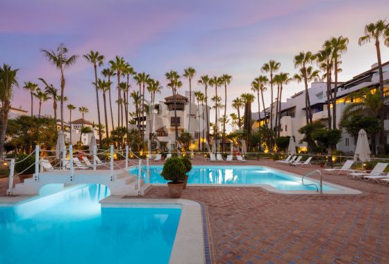 Apartment · Available - Marbella · Málaga