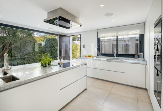 Villa · Available - Málaga