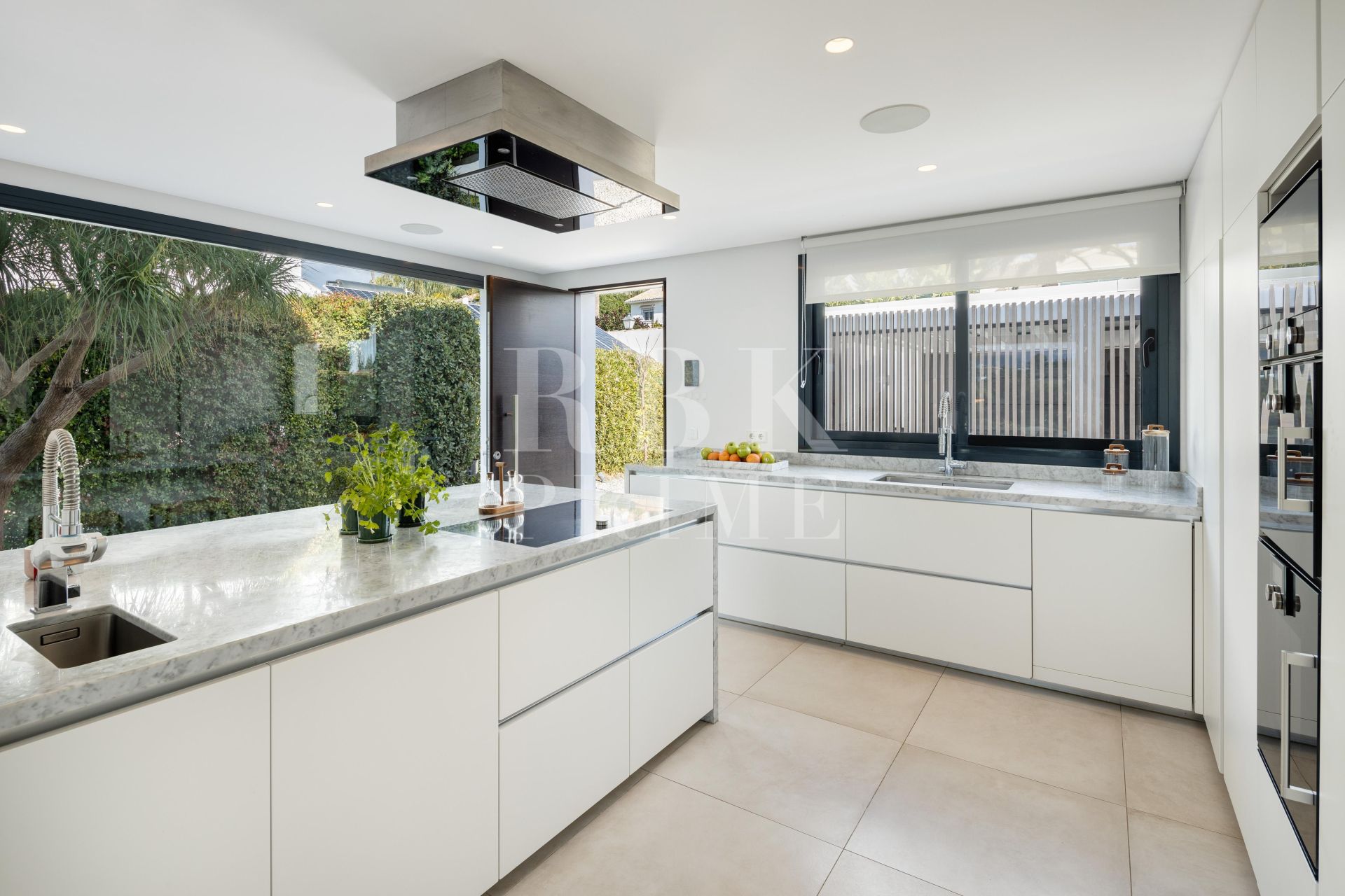 Available - Villa - Málaga - Costa del Sol