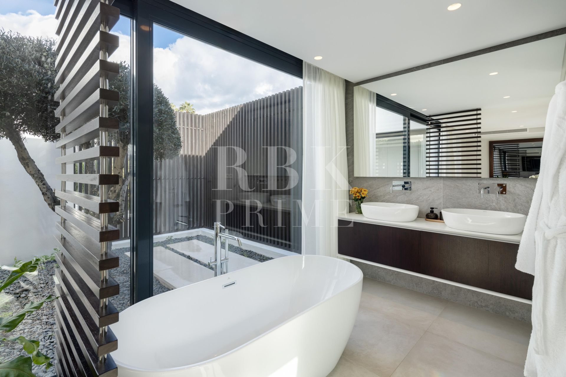 Available - Villa - Málaga - Costa del Sol