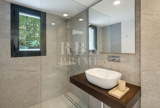 Villa · Available - Málaga