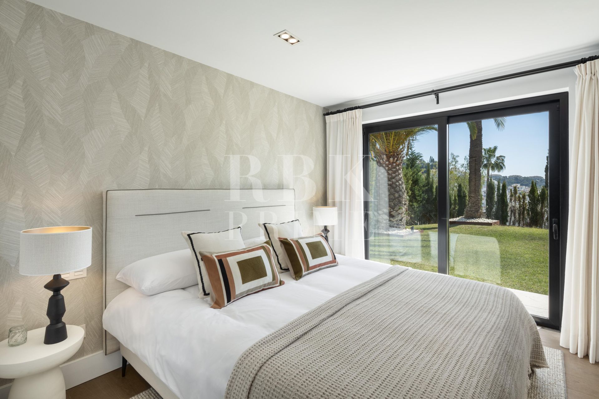 Available - Villa - Málaga - Costa del Sol