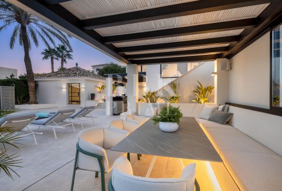 Villa · Available - Málaga