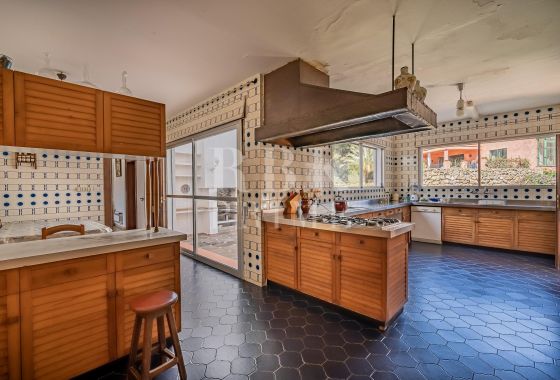 Available - Villa - Marbella - Costa del Sol