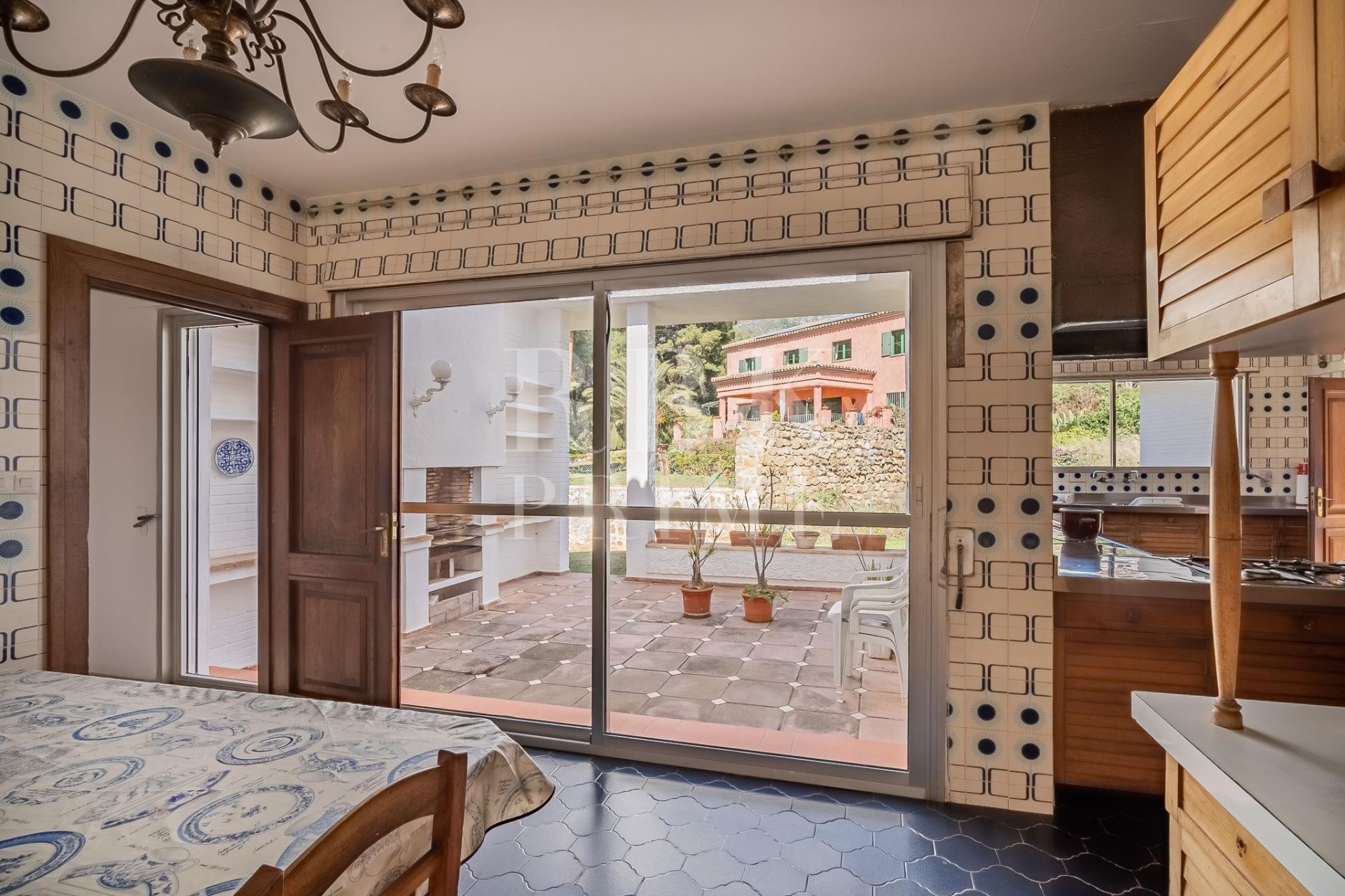 Available - Villa - Marbella - Costa del Sol