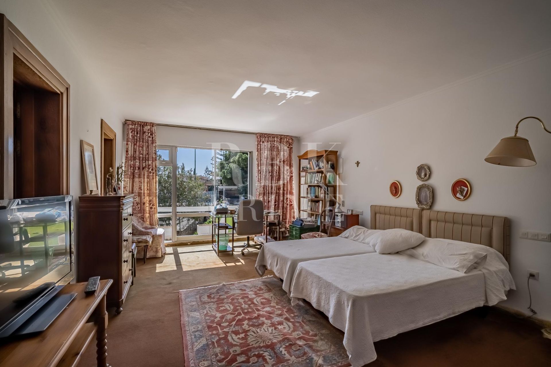 Available - Villa - Marbella - Costa del Sol