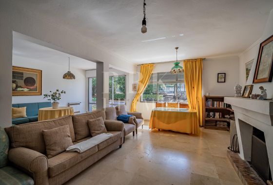 Available - Villa - Marbella - Costa del Sol