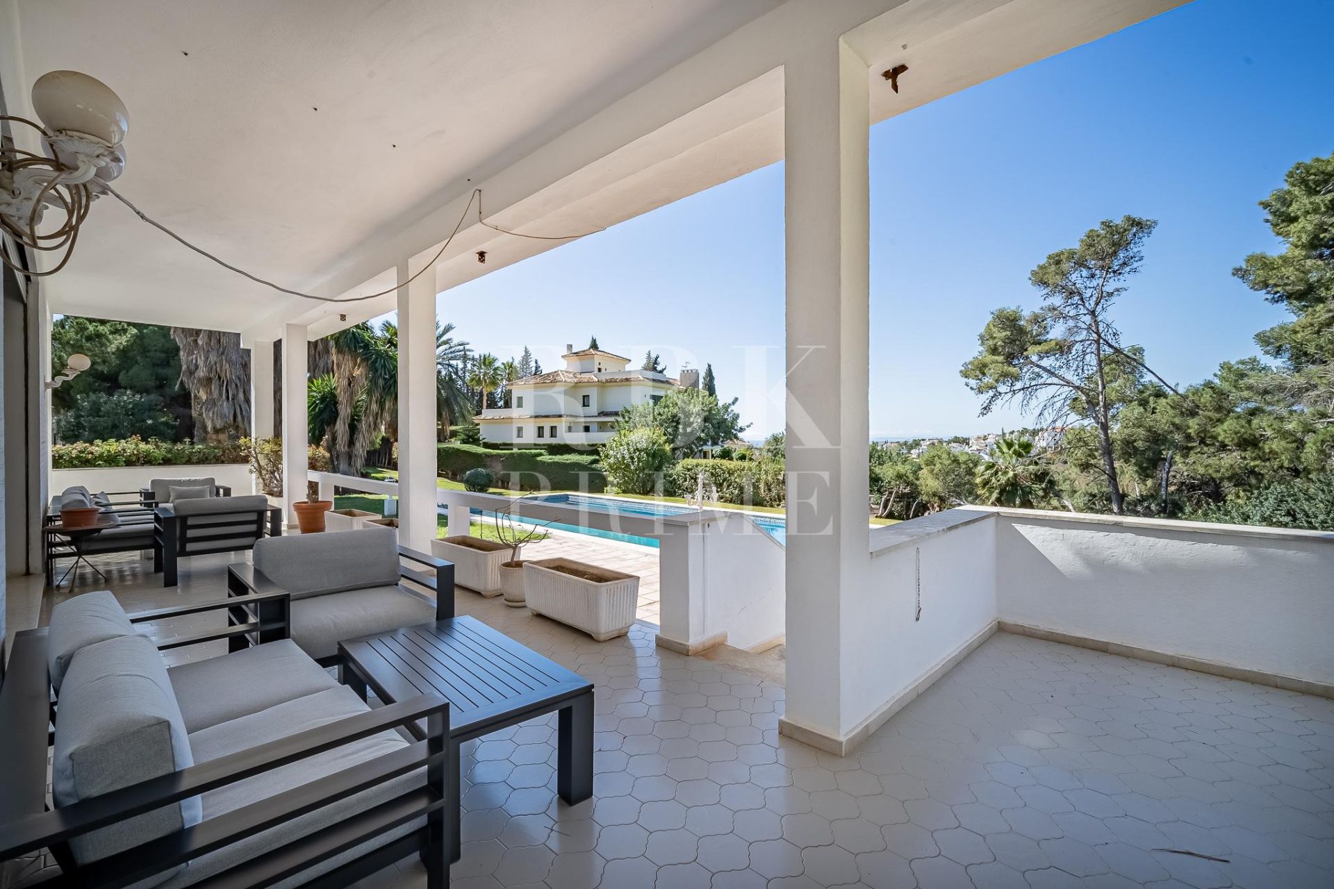Available - Villa - Marbella - Costa del Sol