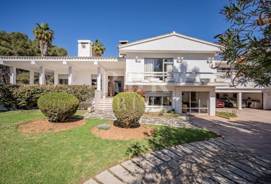 Available - Villa - Marbella - Costa del Sol