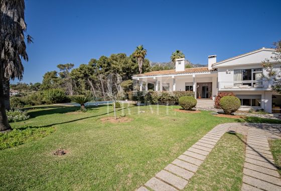 Available - Villa - Marbella - Costa del Sol