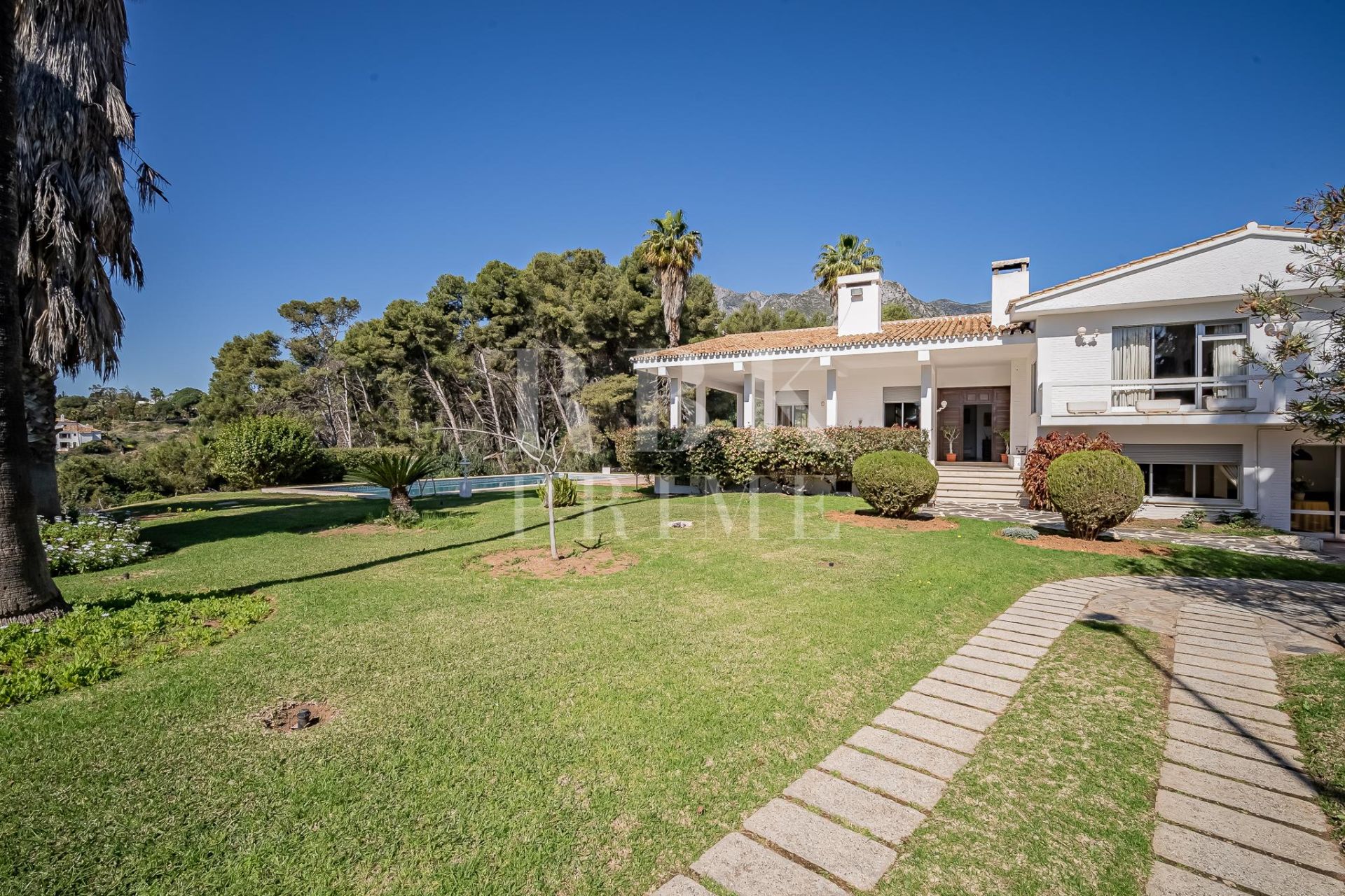 Available - Villa - Marbella - Costa del Sol